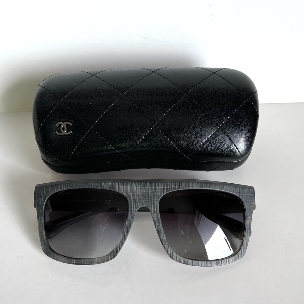 CHANEL CC Logo Sunglasses with quilted hard case